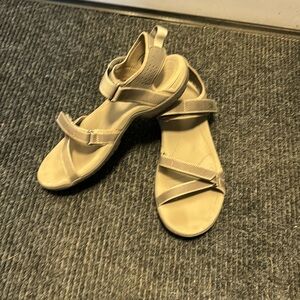 Teva sandals size 7